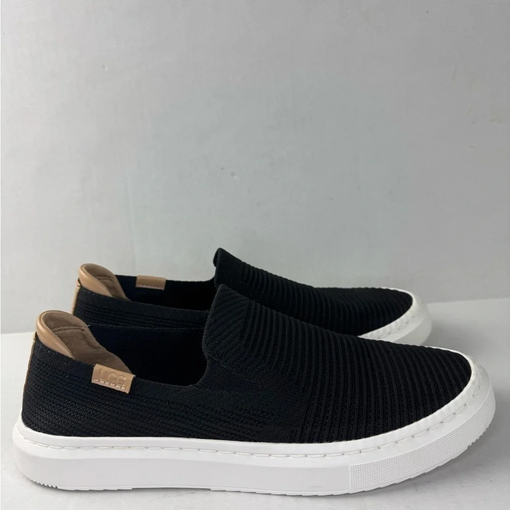 UGG Women’s Sammy Sz 9 Slip-on Sneaker Navy Blue Ribbed Knit.
